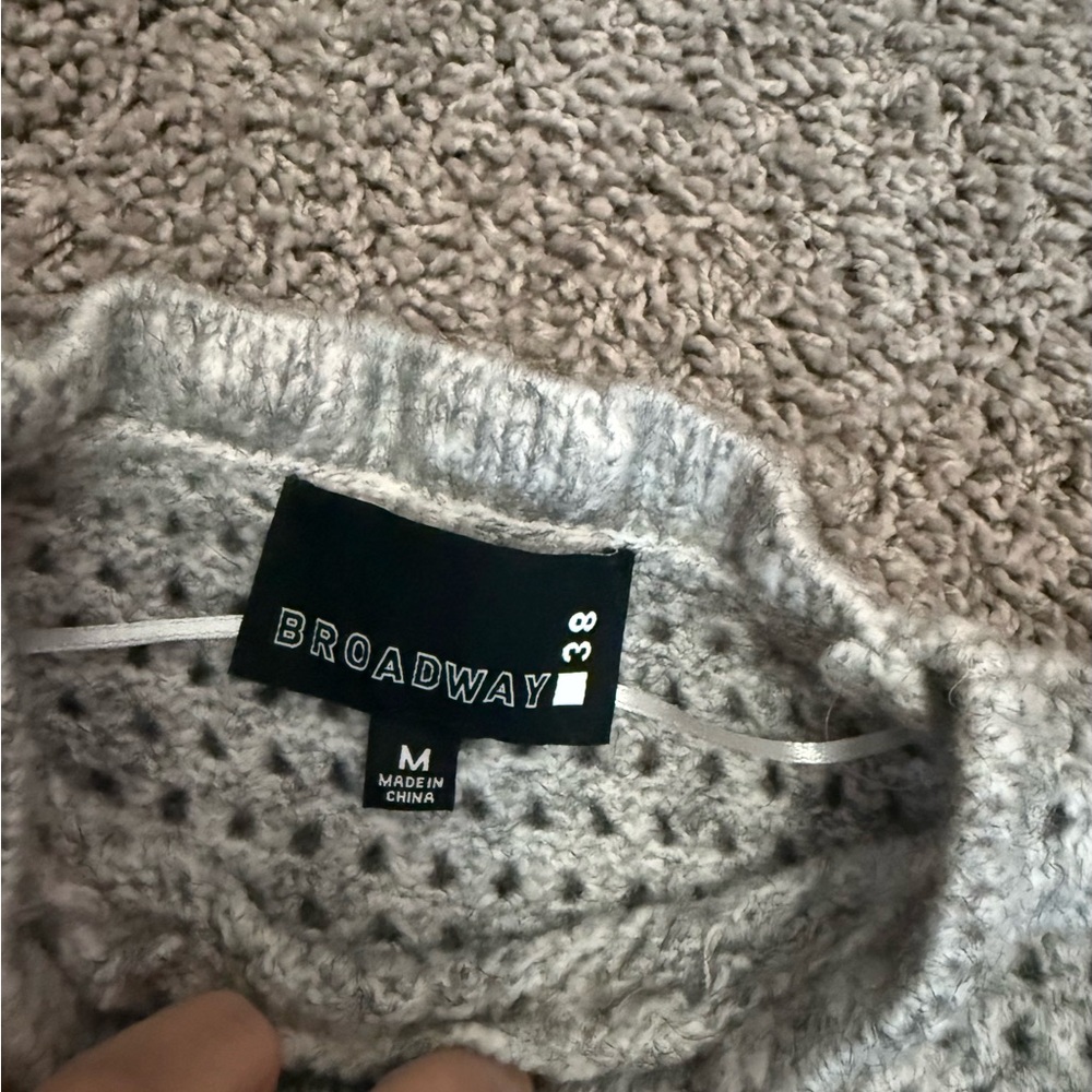 Anthropologie Broadway 38 Gray sweater Nwt - Picture 2 of 3